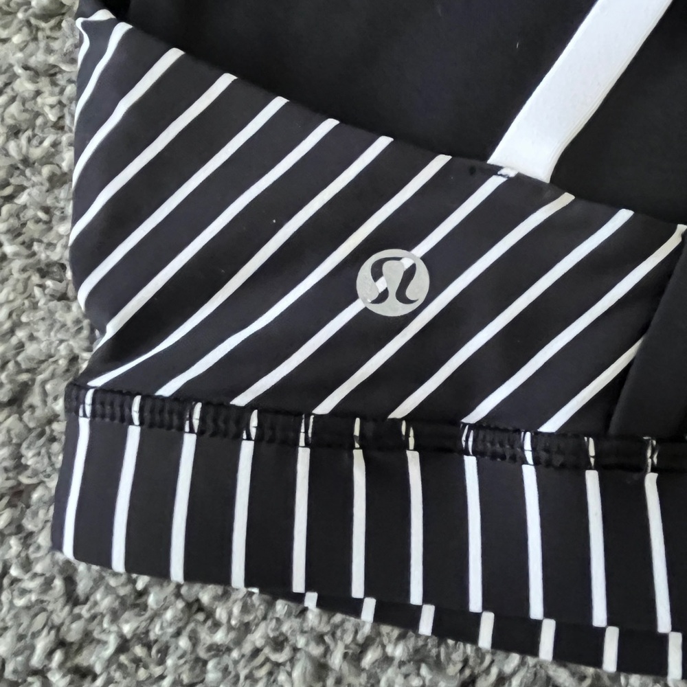 Lululemon Athletica Black and White Striped Sports Bra Size 6 - Picture 4 of 5